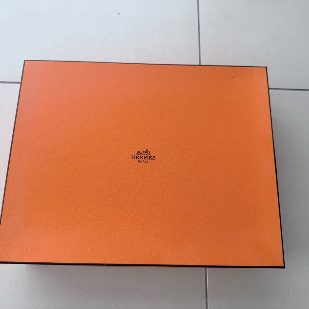 Hermès Orange Box with tissue paper and ribbon size 13 x 10 x 3.5 in